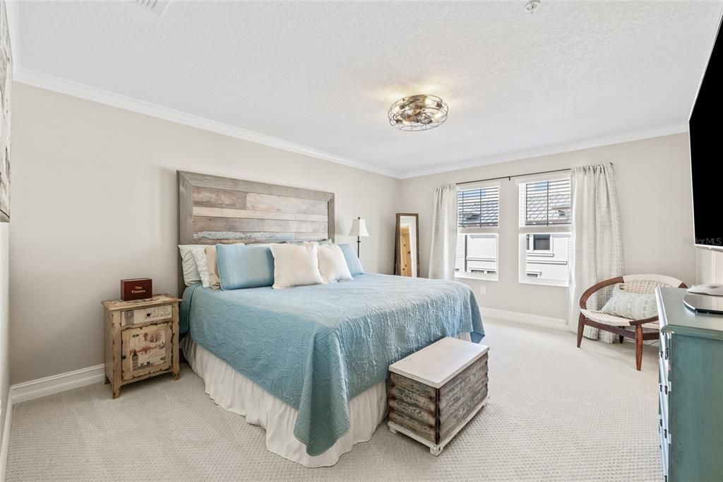 For Rent: $5,000 (3 beds, 3 baths, 2210 Square Feet)