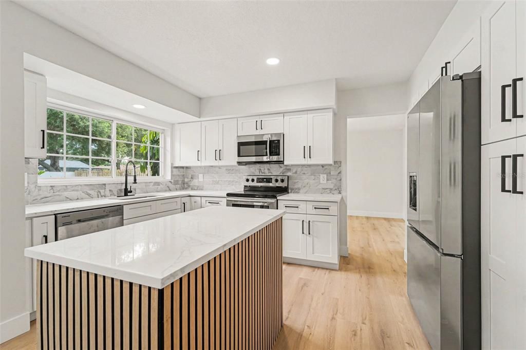 Activo con contrato: $539,000 (4 camas, 2 baños, 2068 Pies cuadrados)