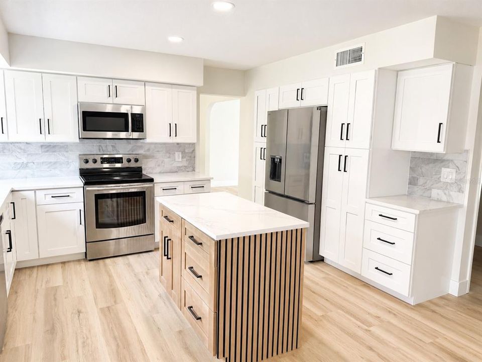 Activo con contrato: $539,000 (4 camas, 2 baños, 2068 Pies cuadrados)