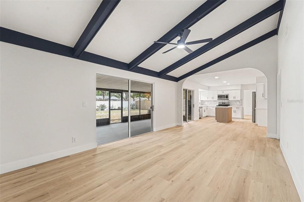 Activo con contrato: $539,000 (4 camas, 2 baños, 2068 Pies cuadrados)