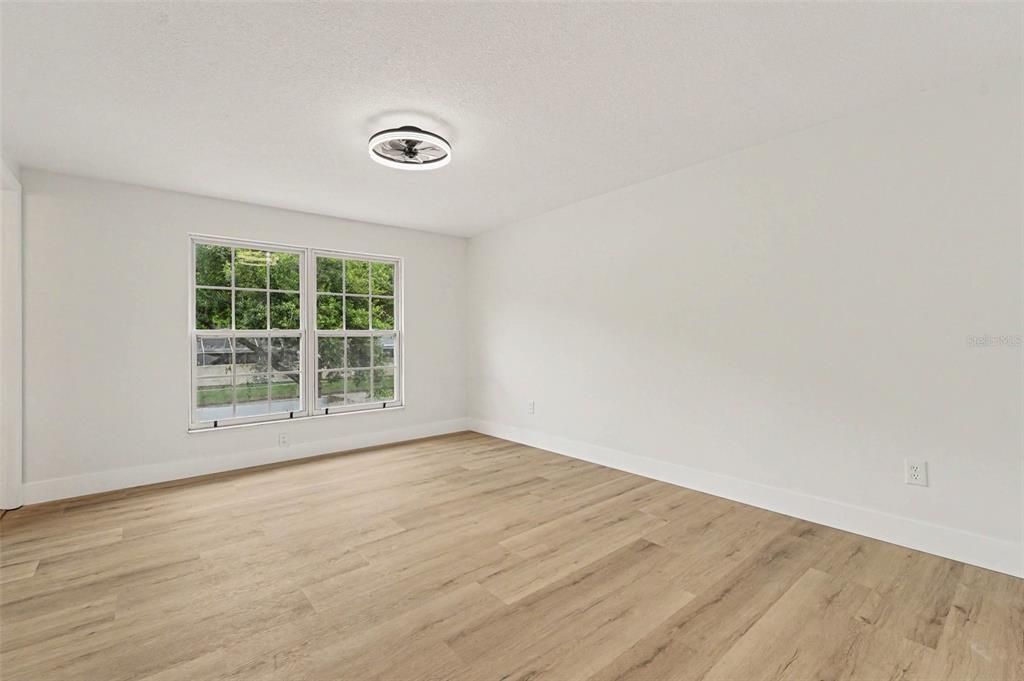 Activo con contrato: $539,000 (4 camas, 2 baños, 2068 Pies cuadrados)