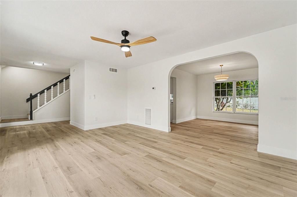 Activo con contrato: $539,000 (4 camas, 2 baños, 2068 Pies cuadrados)