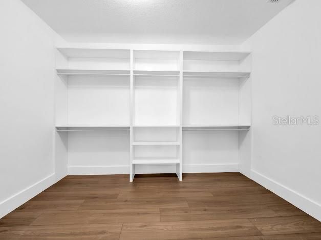 合同活跃: $534,900 (5 贝兹, 3 浴室, 2228 平方英尺)