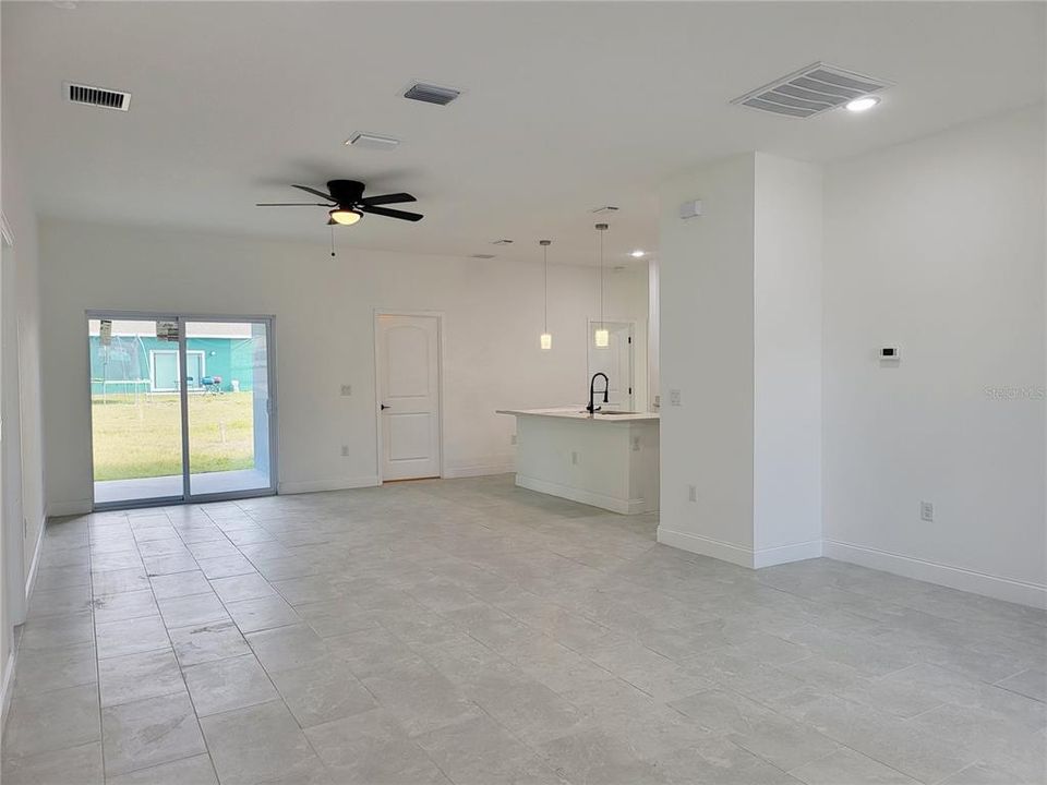 For Rent: $2,195 (4 beds, 2 baths, 1681 Square Feet)