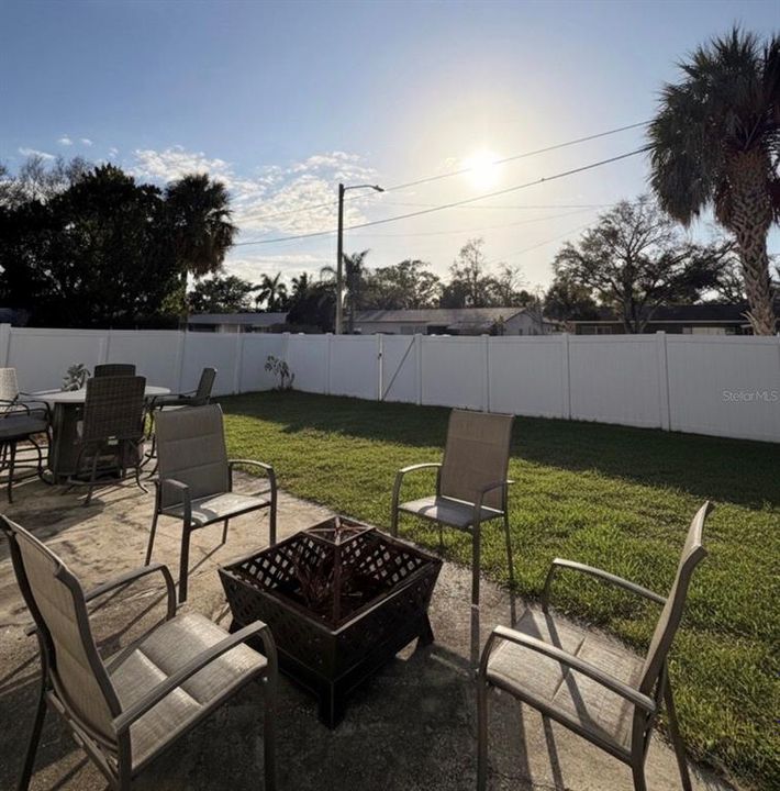 For Rent: $2,500 (3 beds, 1 baths, 941 Square Feet)
