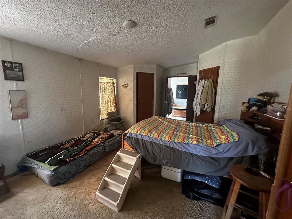 Active With Contract: $299,000 (3 beds, 2 baths, 1620 Square Feet)