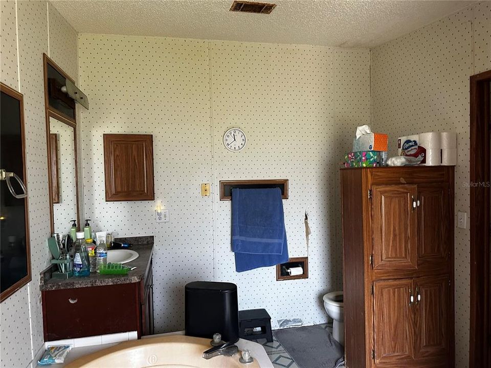 Active With Contract: $299,000 (3 beds, 2 baths, 1620 Square Feet)