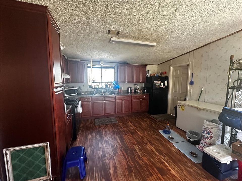 Active With Contract: $299,000 (3 beds, 2 baths, 1620 Square Feet)