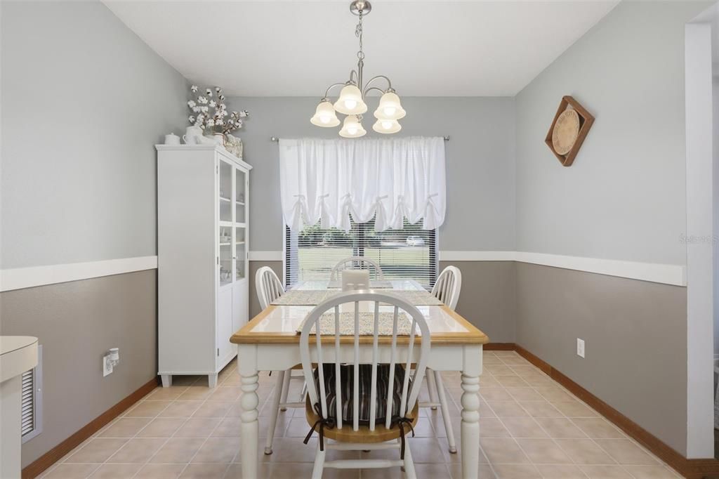 Activo con contrato: $564,999 (4 camas, 2 baños, 2294 Pies cuadrados)