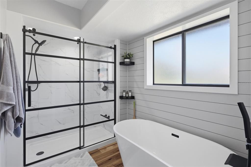 Activo con contrato: $564,999 (4 camas, 2 baños, 2294 Pies cuadrados)