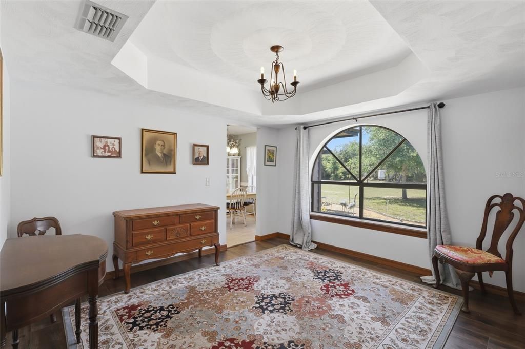 Activo con contrato: $564,999 (4 camas, 2 baños, 2294 Pies cuadrados)