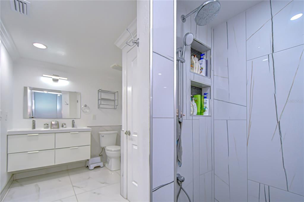 Под контрактом: $869,999 (4 спален, 4 ванн, 3023 Квадратных фут)