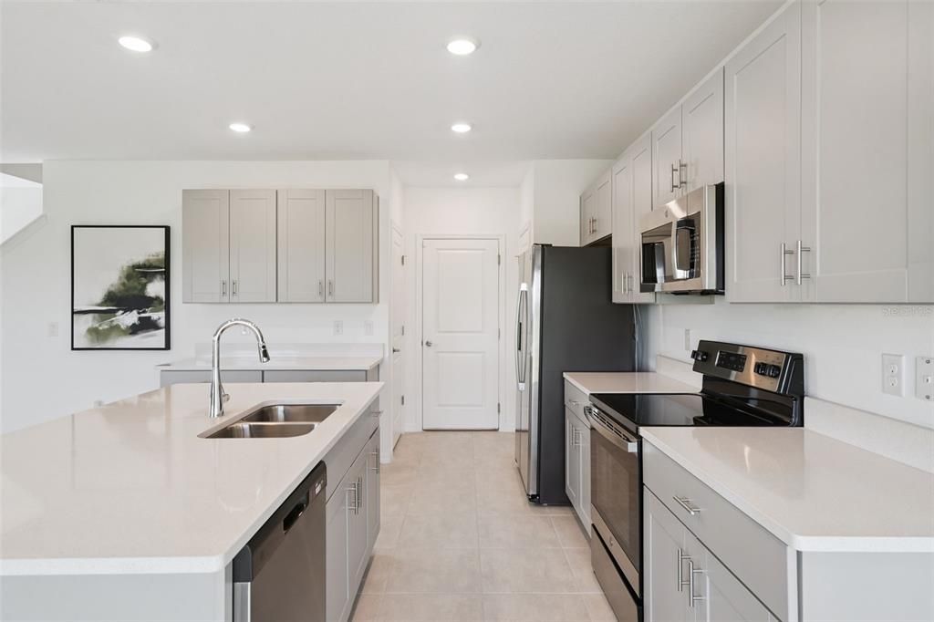 For Rent: $2,700 (4 beds, 2 baths, 2840 Square Feet)