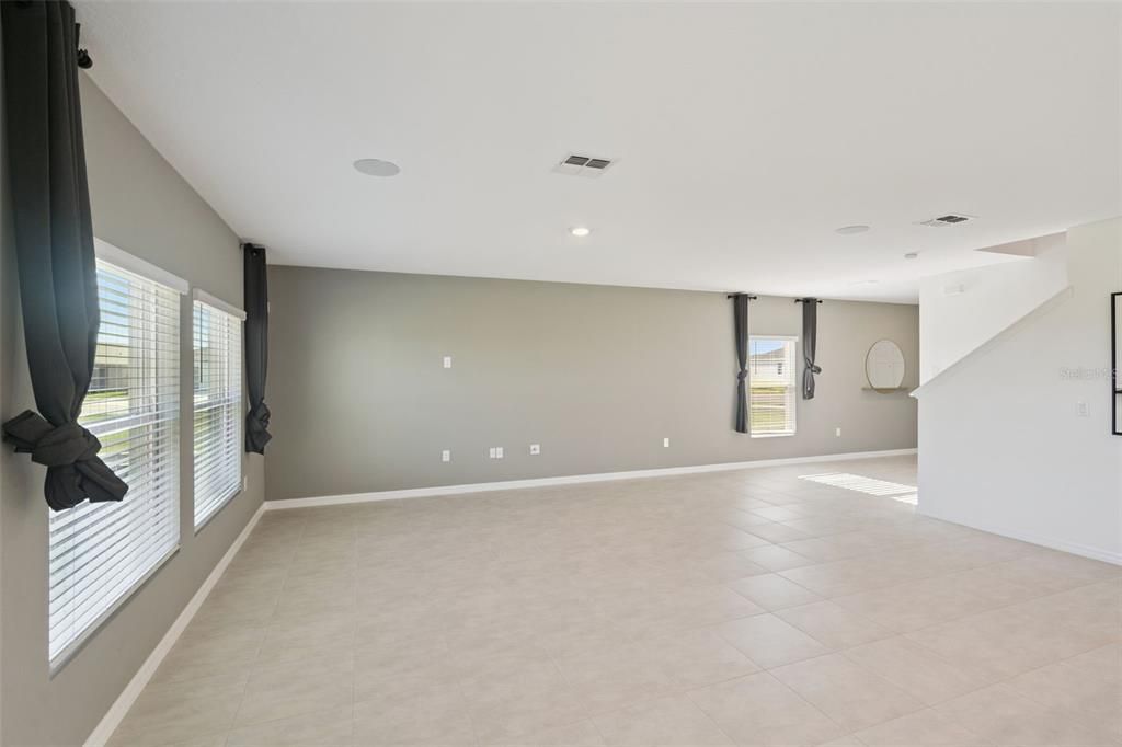 For Rent: $2,700 (4 beds, 2 baths, 2840 Square Feet)