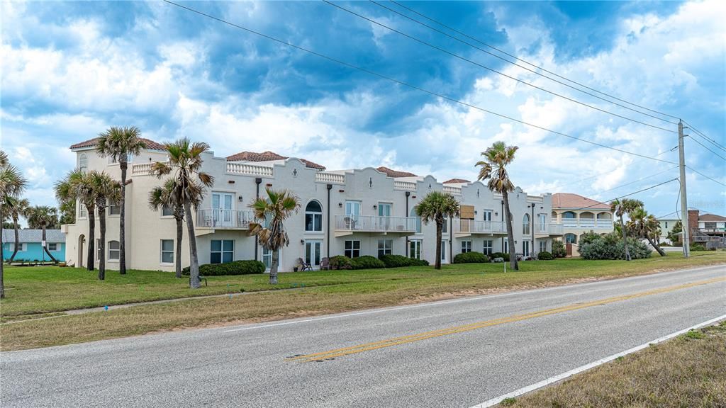For Sale: $799,000 (3 beds, 3 baths, 1797 Square Feet)
