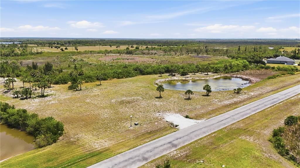 На продажу: $525,000 (4.79 acres)