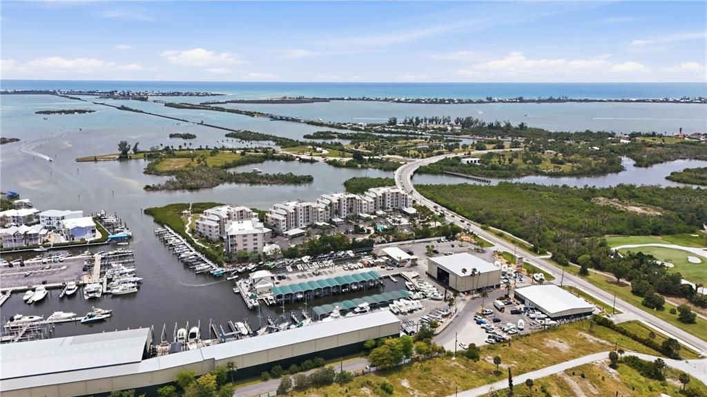 На продажу: $525,000 (4.79 acres)