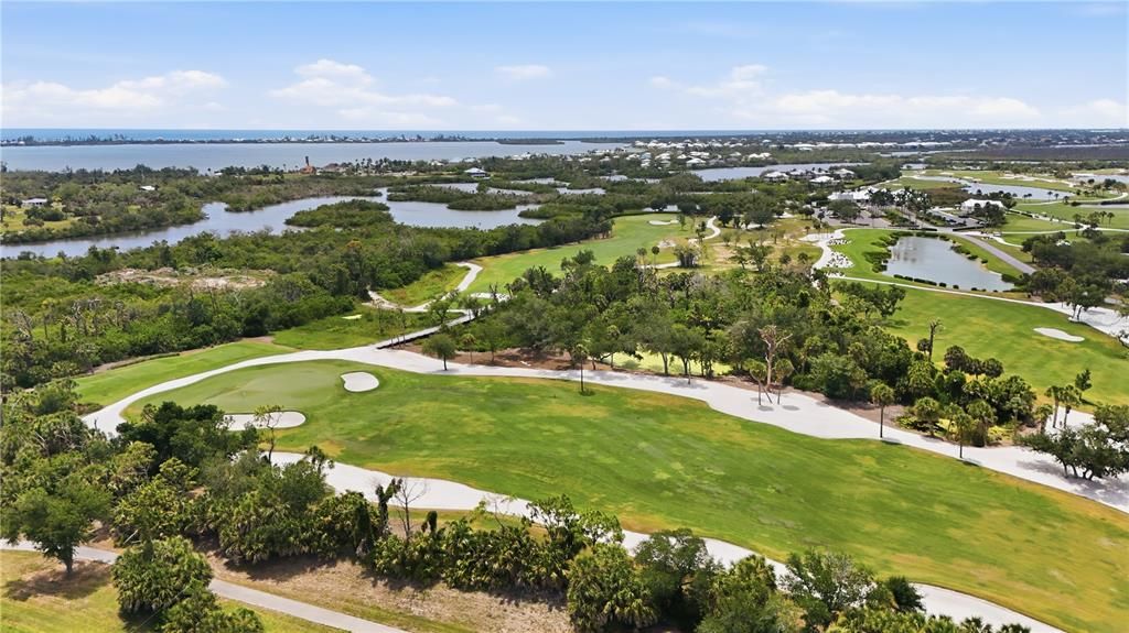 На продажу: $525,000 (4.79 acres)