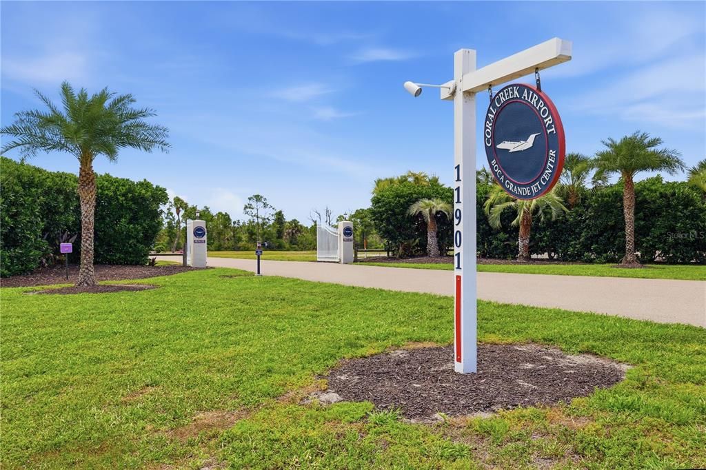 На продажу: $525,000 (4.79 acres)