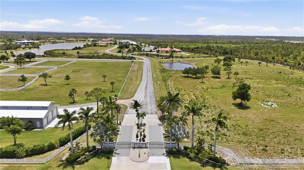 На продажу: $525,000 (4.79 acres)