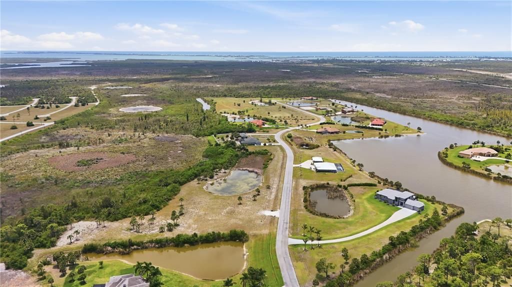На продажу: $525,000 (4.79 acres)