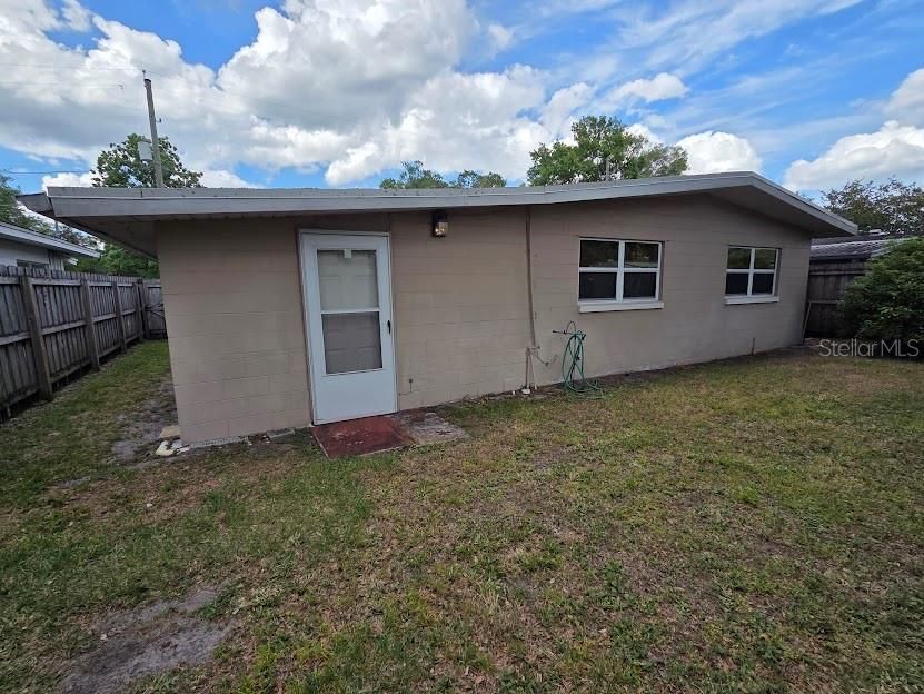 Activo con contrato: $360,000 (3 camas, 1 baños, 1384 Pies cuadrados)