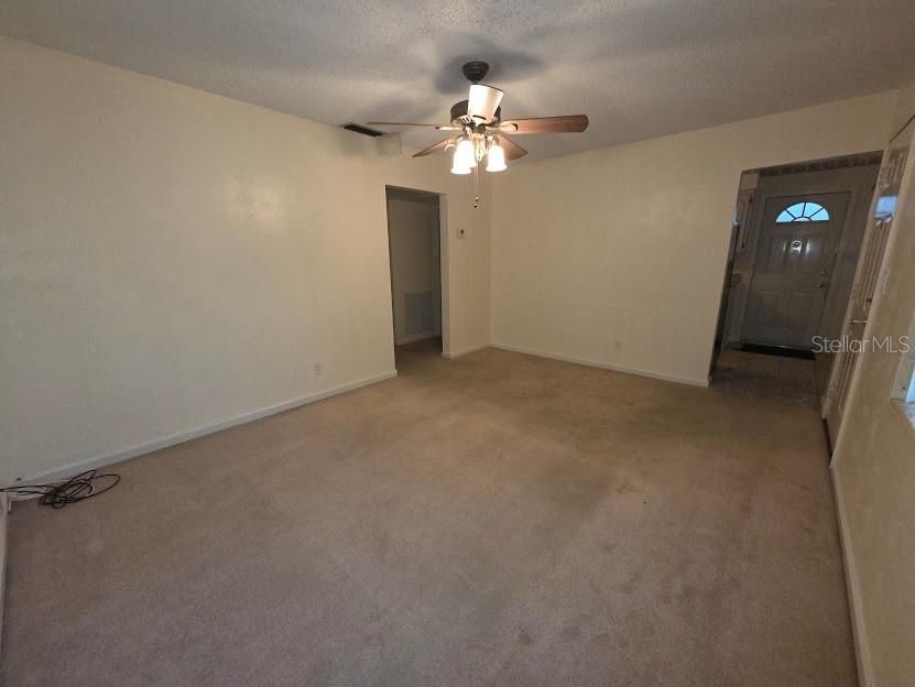 Activo con contrato: $360,000 (3 camas, 1 baños, 1384 Pies cuadrados)
