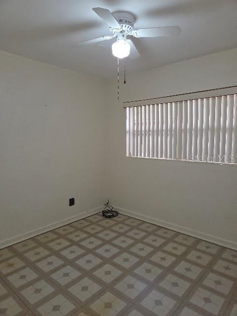 Activo con contrato: $360,000 (3 camas, 1 baños, 1384 Pies cuadrados)