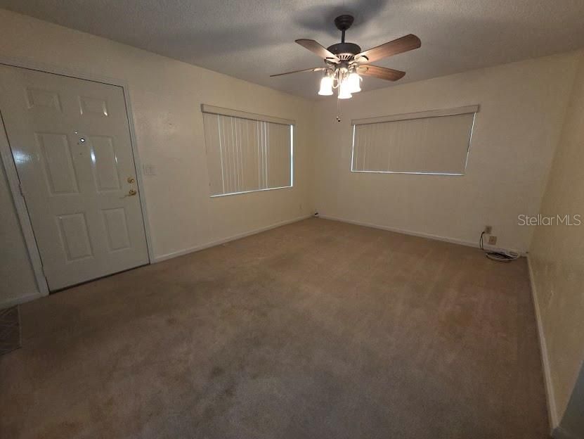 Activo con contrato: $360,000 (3 camas, 1 baños, 1384 Pies cuadrados)
