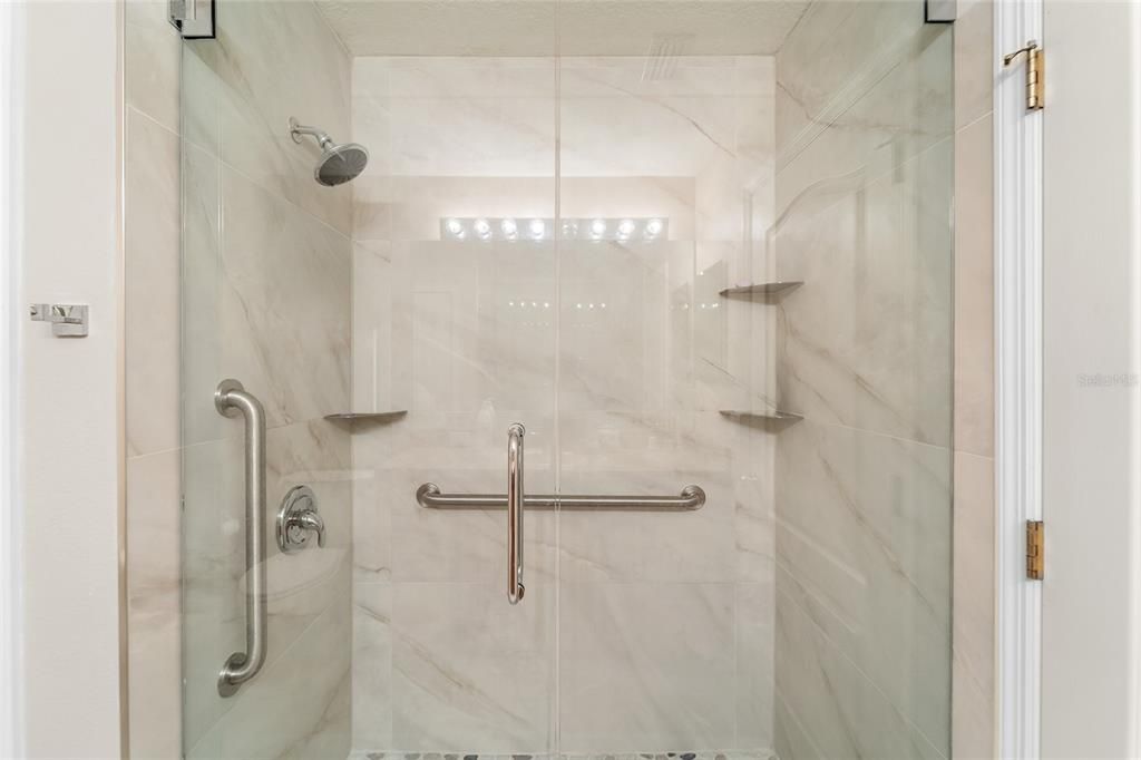 Activo con contrato: $400,000 (3 camas, 2 baños, 1275 Pies cuadrados)