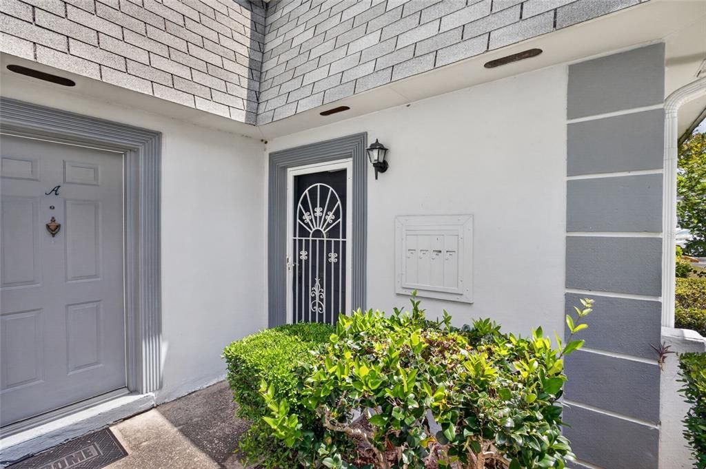 Active With Contract: $1,299 (3 beds, 2 baths, 1080 Square Feet)