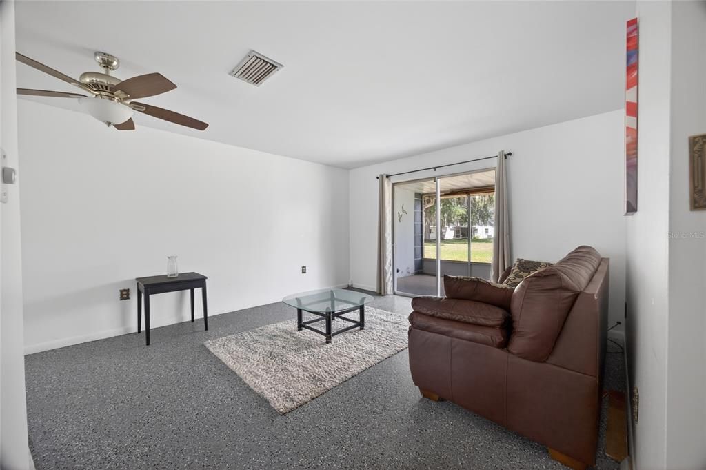 Active With Contract: $1,299 (3 beds, 2 baths, 1080 Square Feet)