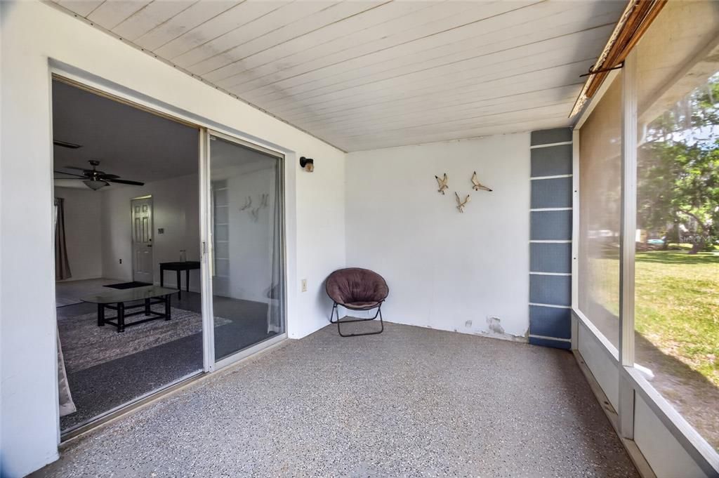 Active With Contract: $1,299 (3 beds, 2 baths, 1080 Square Feet)