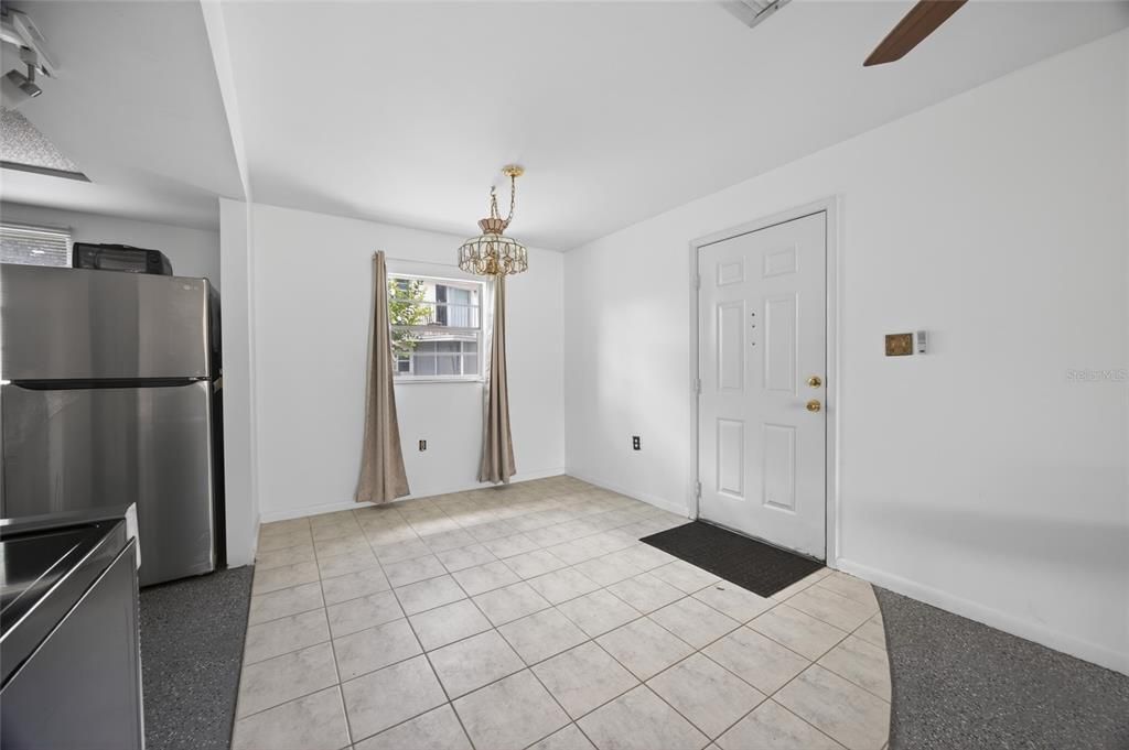 Active With Contract: $1,299 (3 beds, 2 baths, 1080 Square Feet)