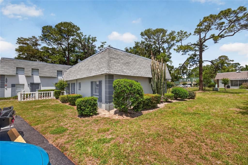 Active With Contract: $1,299 (3 beds, 2 baths, 1080 Square Feet)