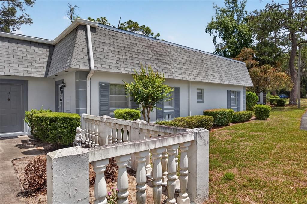 Active With Contract: $1,299 (3 beds, 2 baths, 1080 Square Feet)
