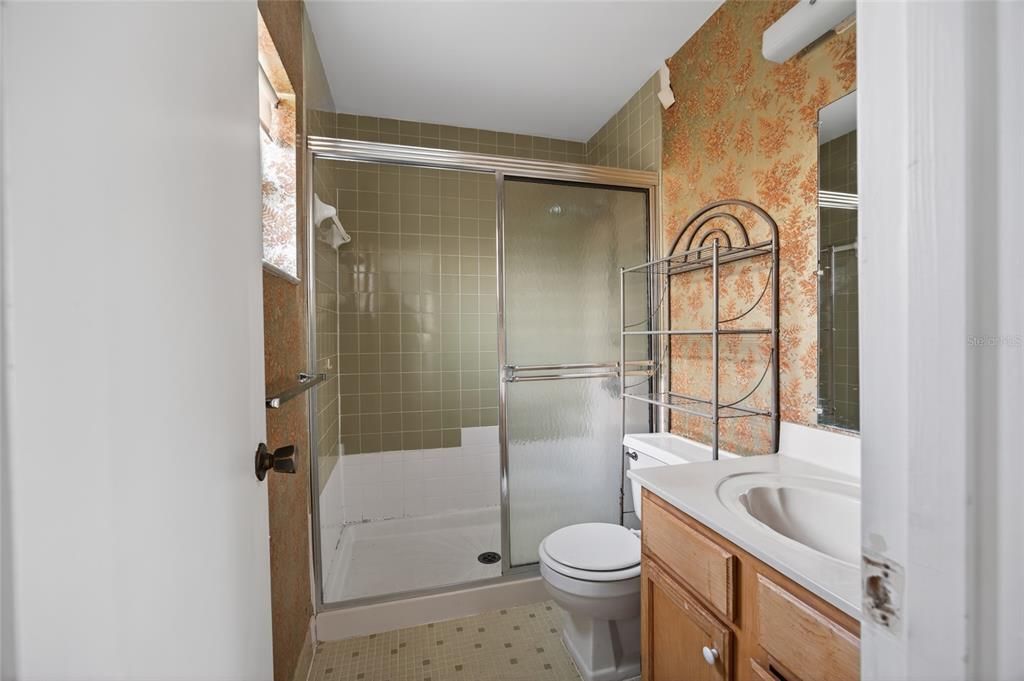 Active With Contract: $1,299 (3 beds, 2 baths, 1080 Square Feet)