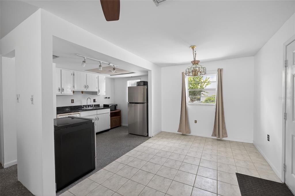 Active With Contract: $1,299 (3 beds, 2 baths, 1080 Square Feet)