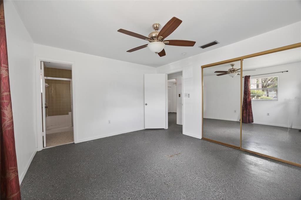 Active With Contract: $1,299 (3 beds, 2 baths, 1080 Square Feet)