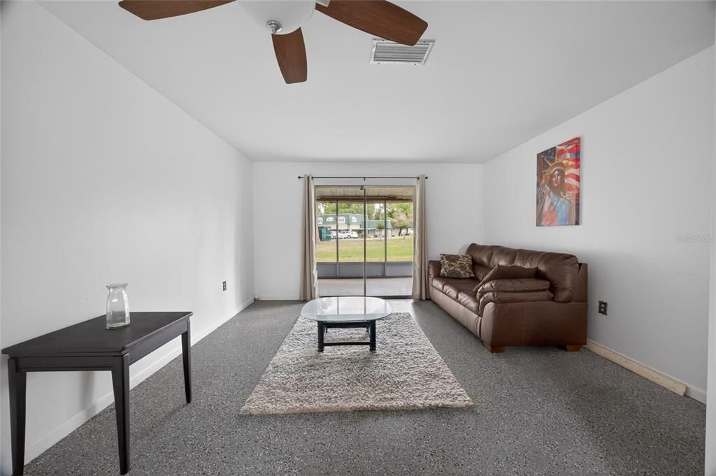 Active With Contract: $1,299 (3 beds, 2 baths, 1080 Square Feet)