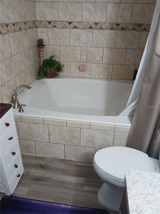 Под контрактом: $229,900 (3 спален, 2 ванн, 1324 Квадратных фут)