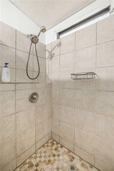 На продажу: $349,999 (2 спален, 2 ванн, 1296 Квадратных фут)