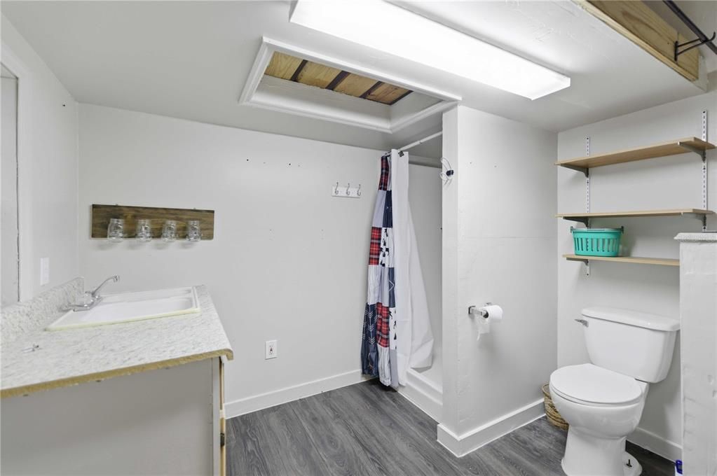 На продажу: $349,999 (2 спален, 2 ванн, 1296 Квадратных фут)