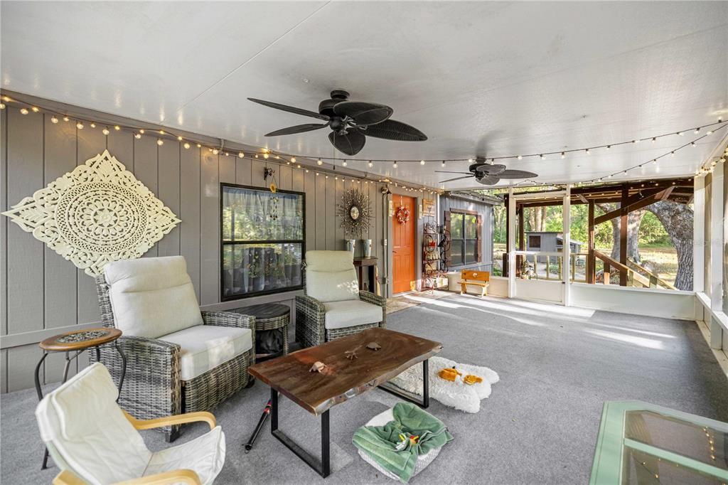 На продажу: $349,999 (2 спален, 2 ванн, 1296 Квадратных фут)