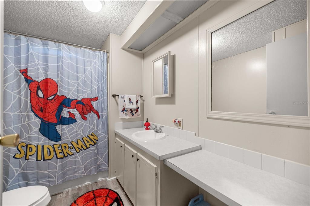 На продажу: $349,999 (2 спален, 2 ванн, 1296 Квадратных фут)