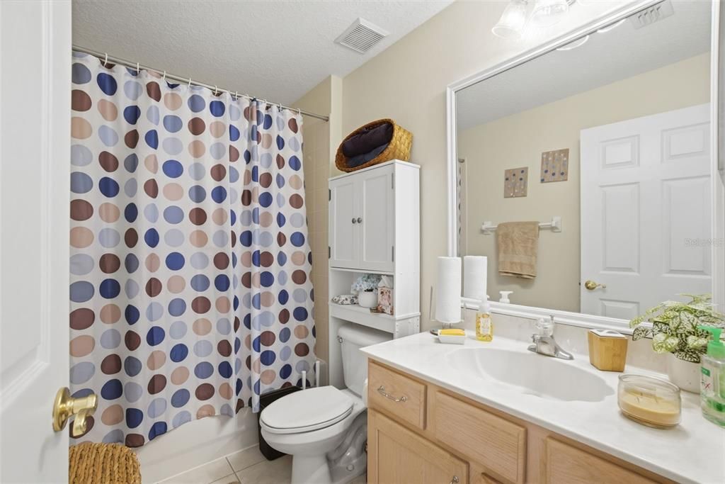 Activo con contrato: $555,000 (4 camas, 3 baños, 2487 Pies cuadrados)