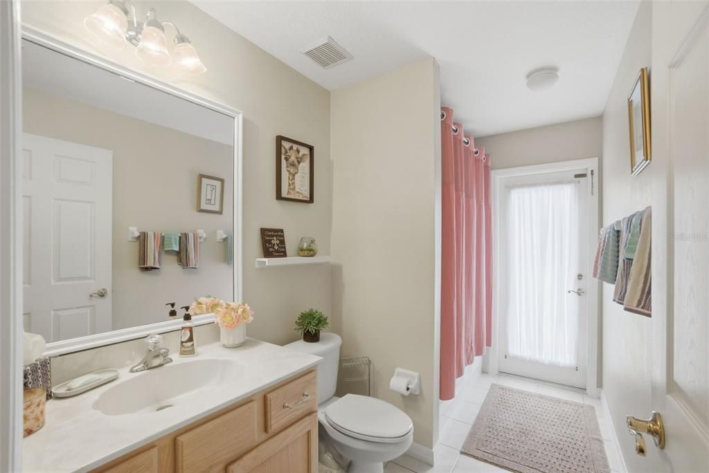 Activo con contrato: $555,000 (4 camas, 3 baños, 2487 Pies cuadrados)