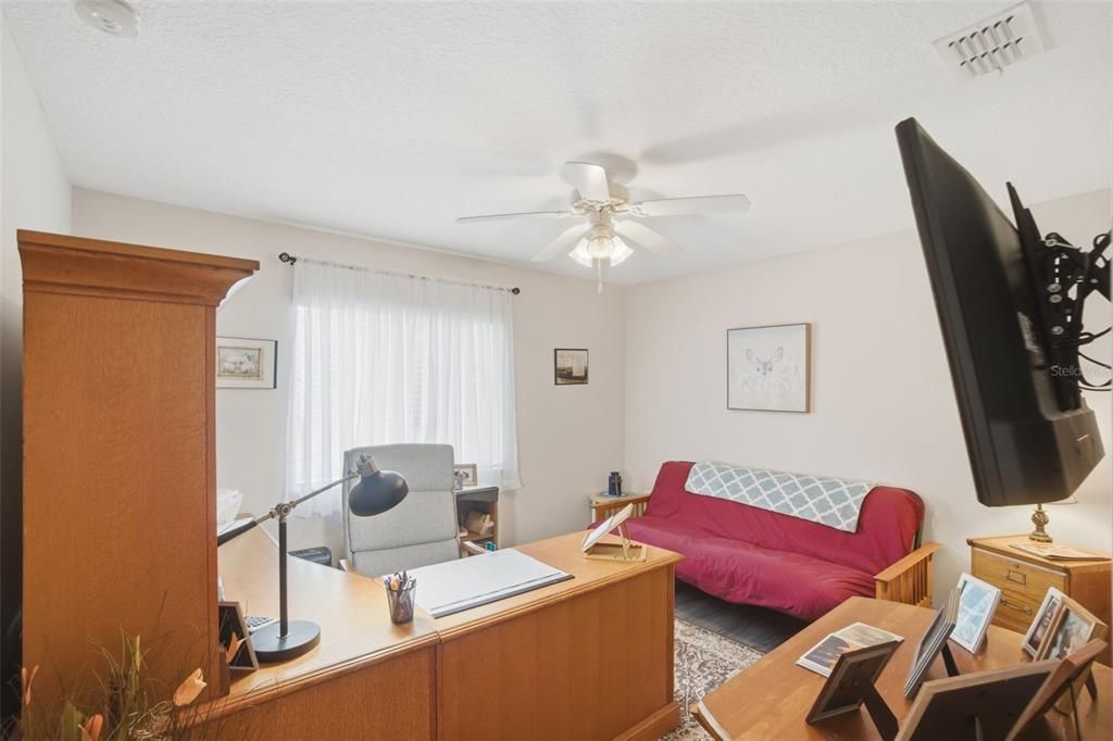 Activo con contrato: $555,000 (4 camas, 3 baños, 2487 Pies cuadrados)