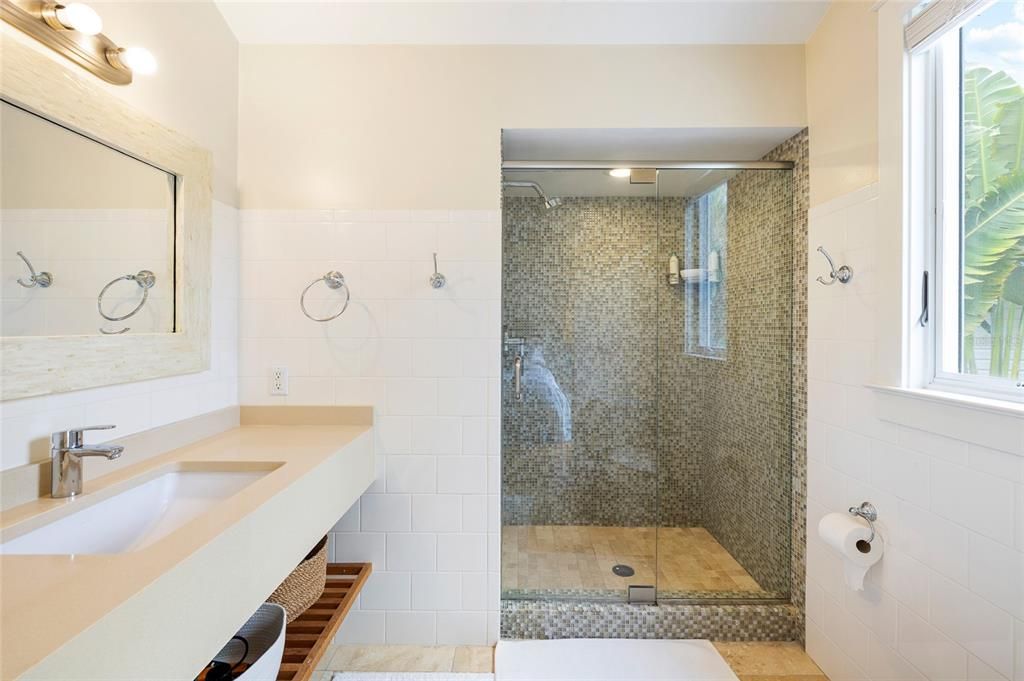 For Sale: $3,295,000 (2 beds, 2 baths, 1080 Square Feet)