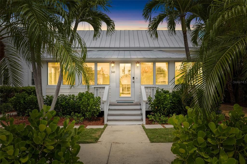 For Sale: $3,295,000 (2 beds, 2 baths, 1080 Square Feet)